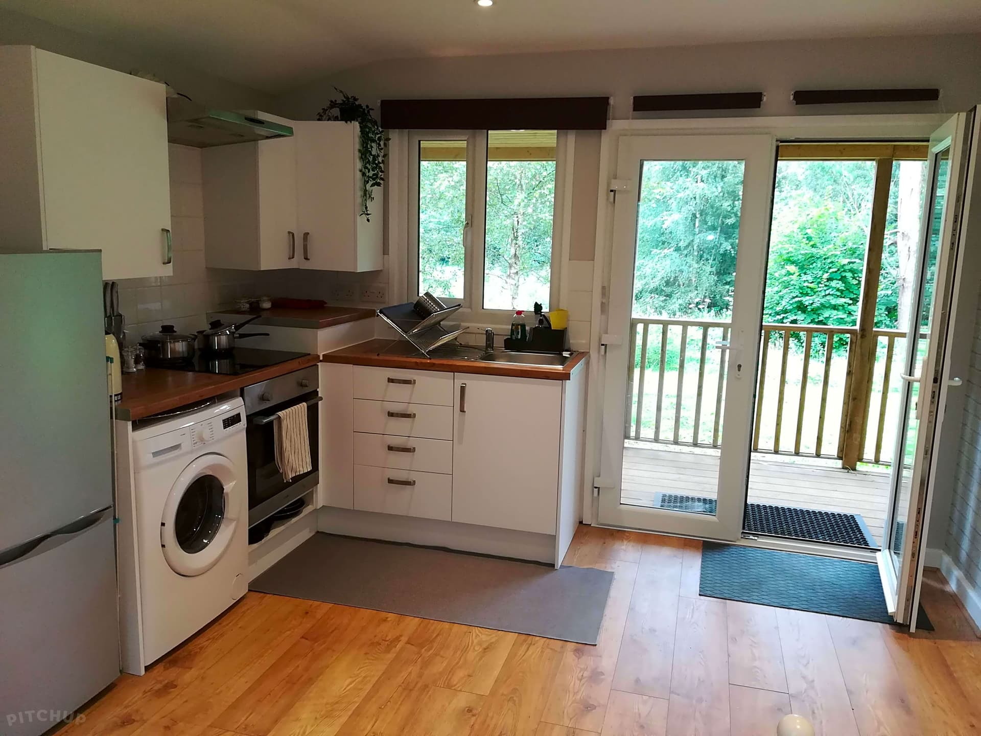 Fully equipped kitchen in the cabin